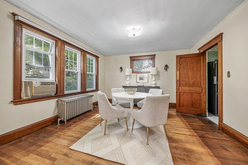 22 Linscott Rd