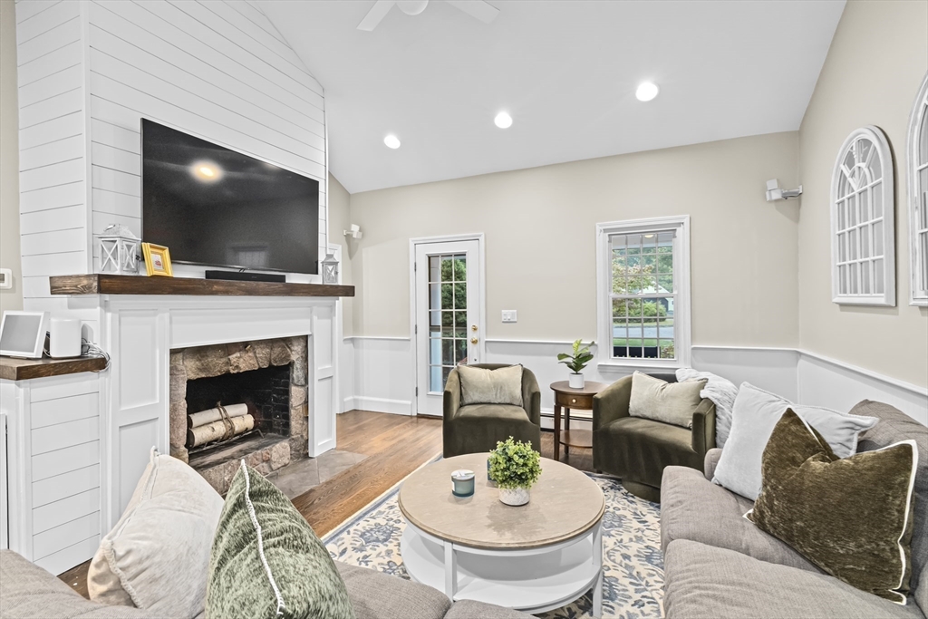 11 Golfview Dr