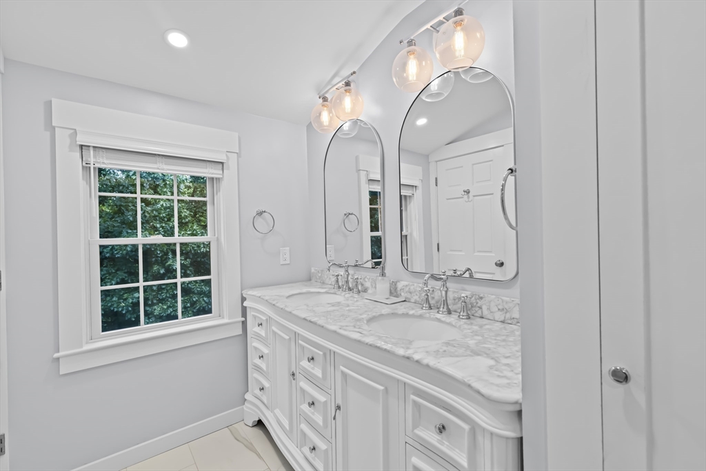11 Golfview Dr