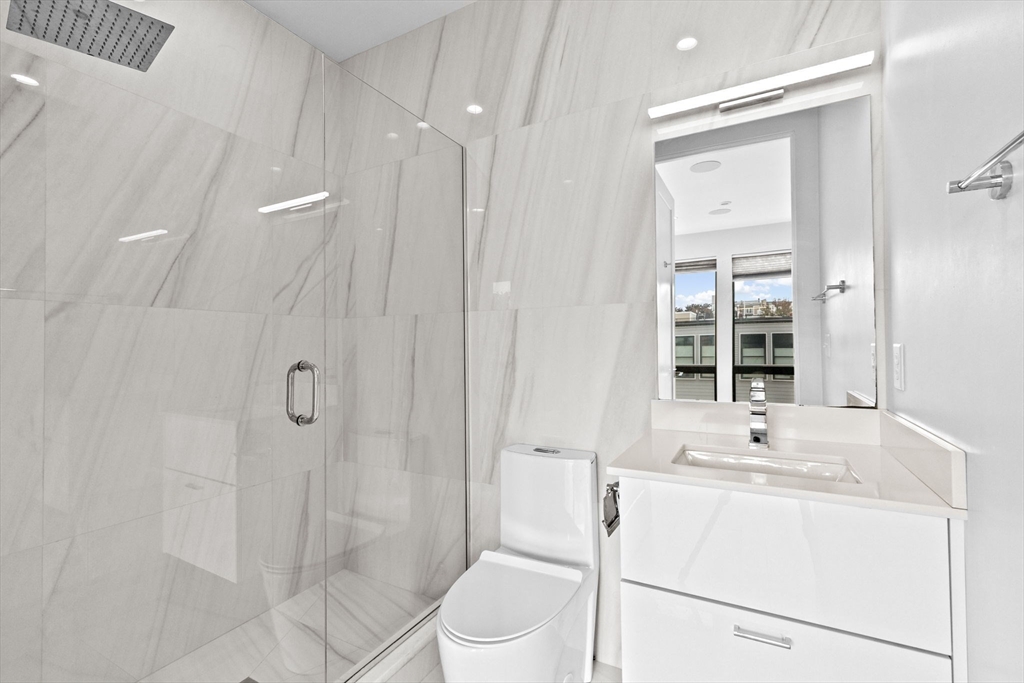 340 W 2nd St Unit: PH23