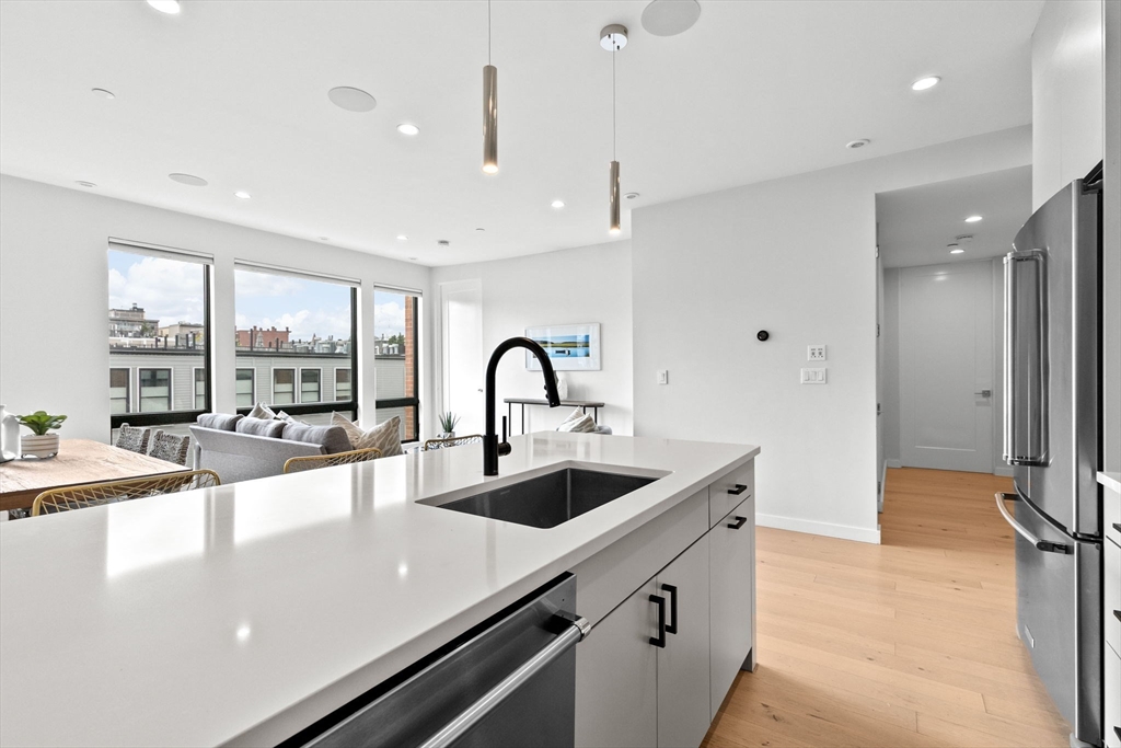 340 W 2nd St Unit: PH23