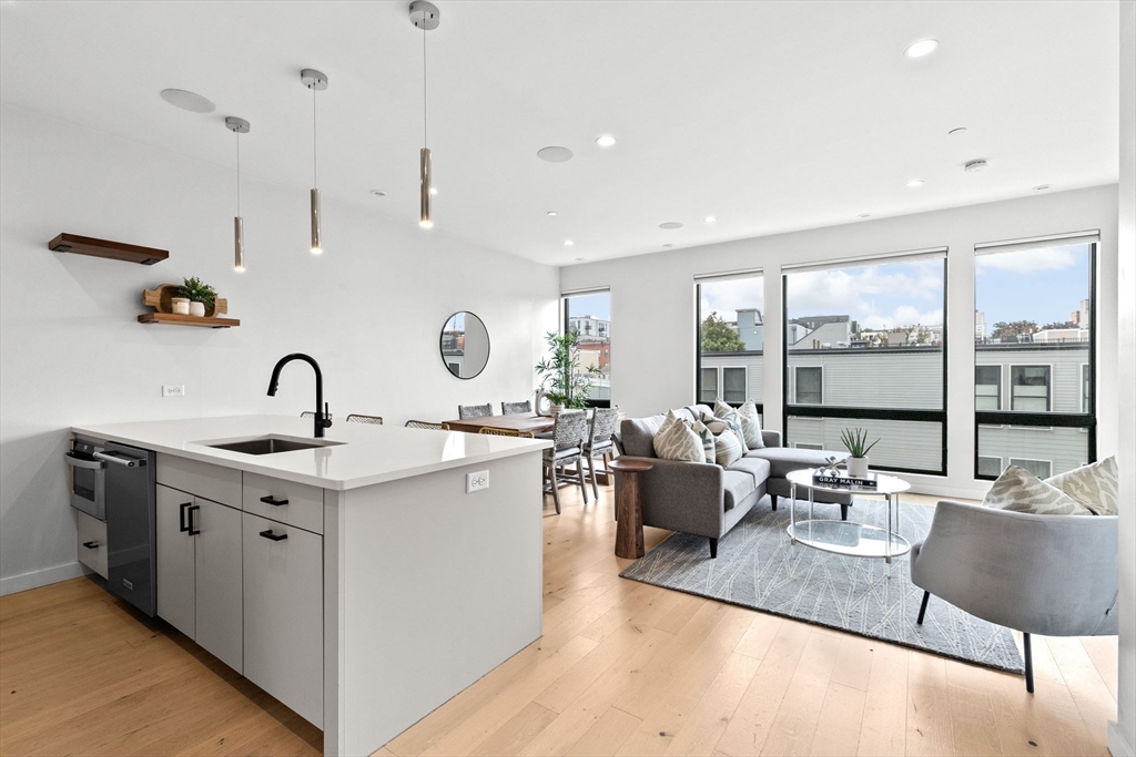 340 W 2nd St Unit: PH23