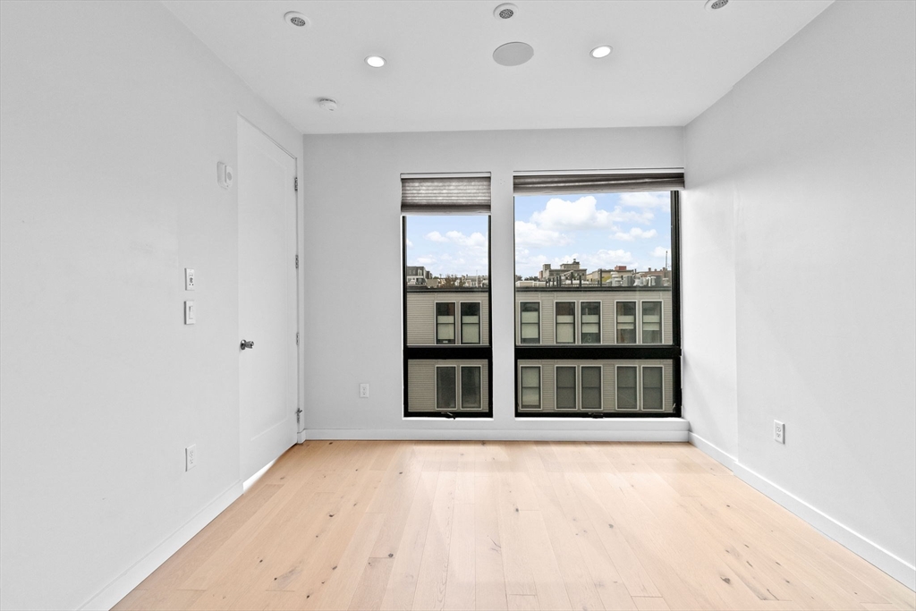 340 W 2nd St Unit: PH23
