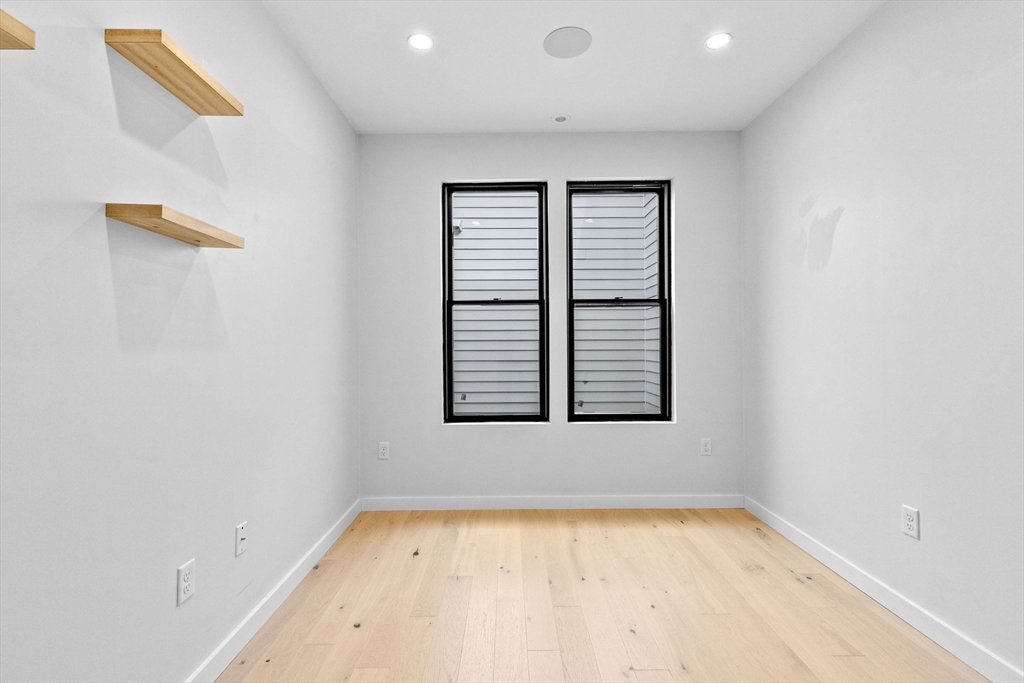 340 W 2nd St Unit: PH23