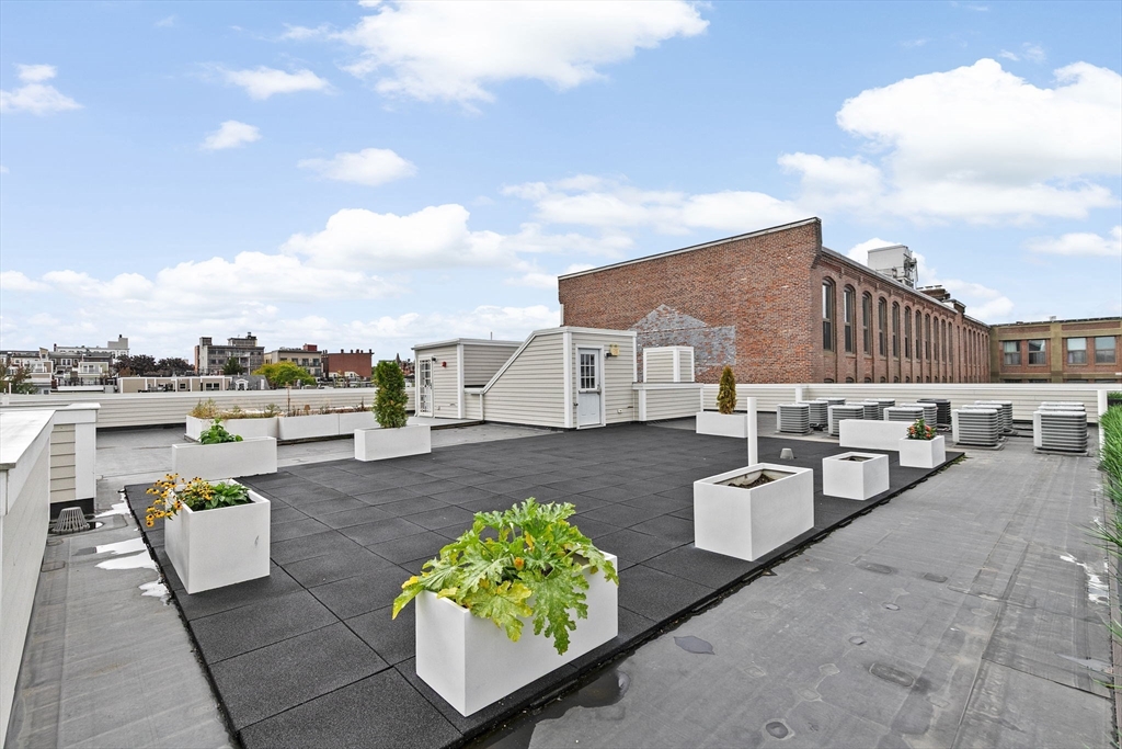 340 W 2nd St Unit: PH23