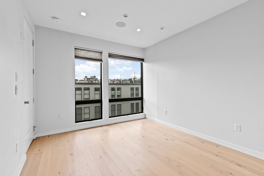 340 W 2nd St Unit: PH23