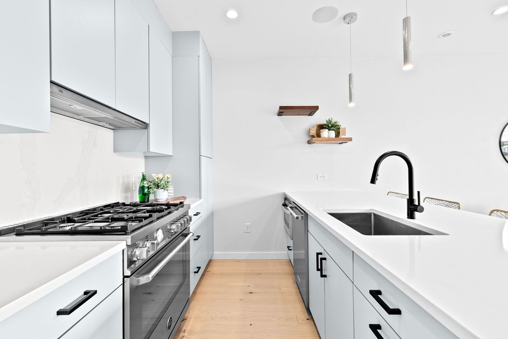 340 W 2nd St Unit: PH23