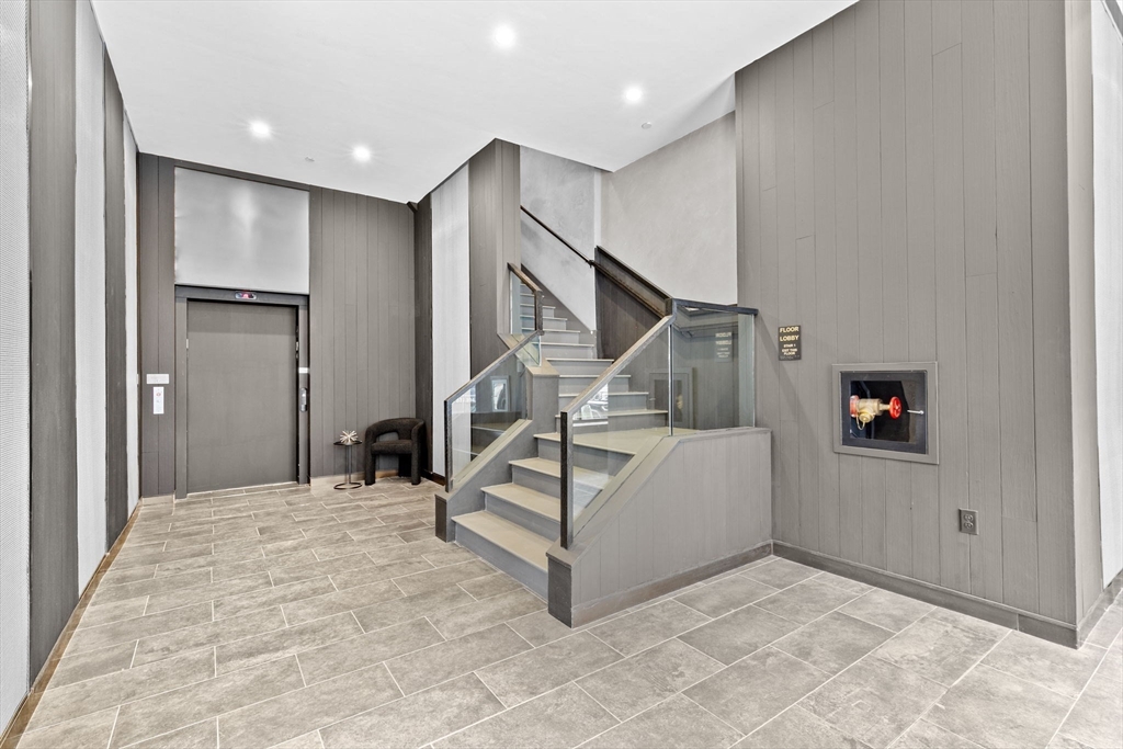 340 W 2nd St Unit: PH23