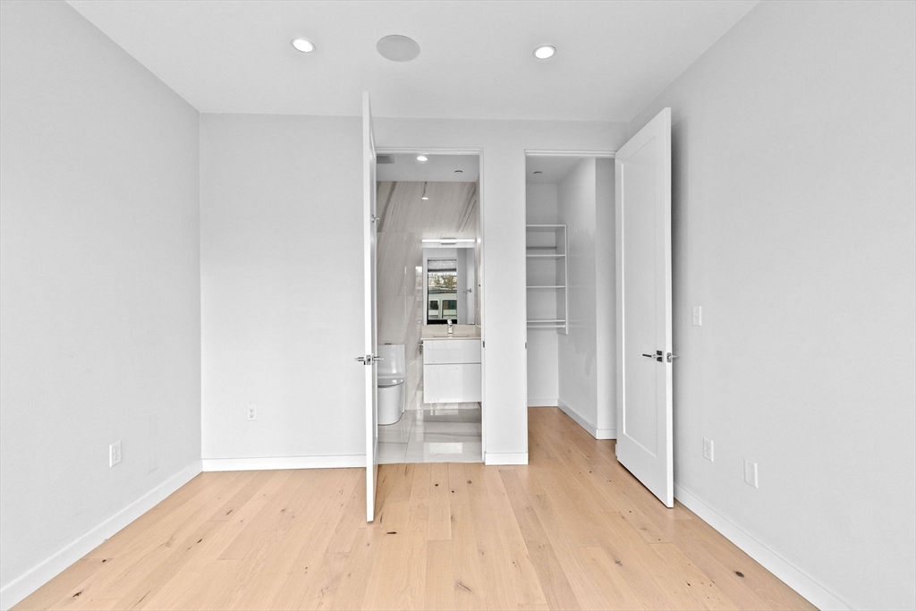 340 W 2nd St Unit: PH23