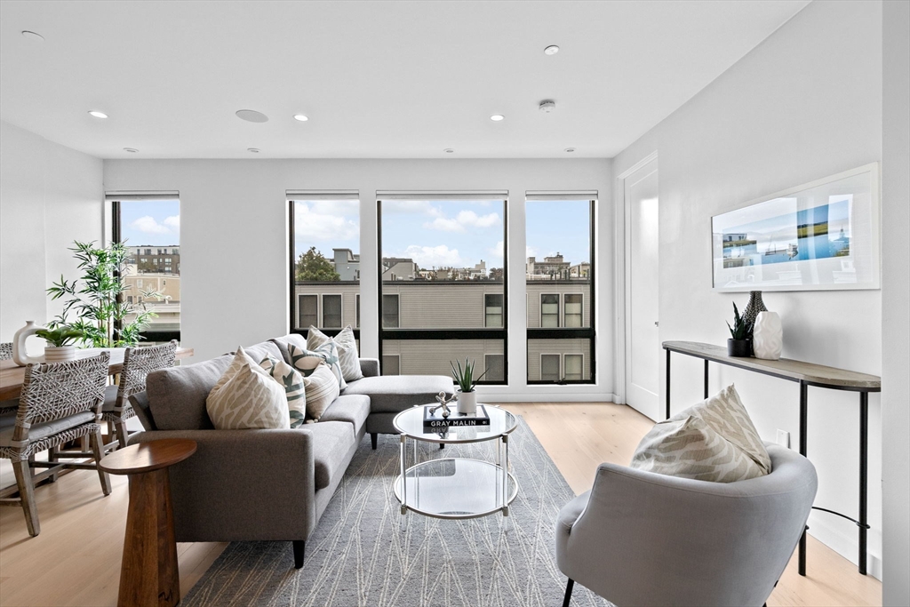 340 W 2nd St Unit: PH23