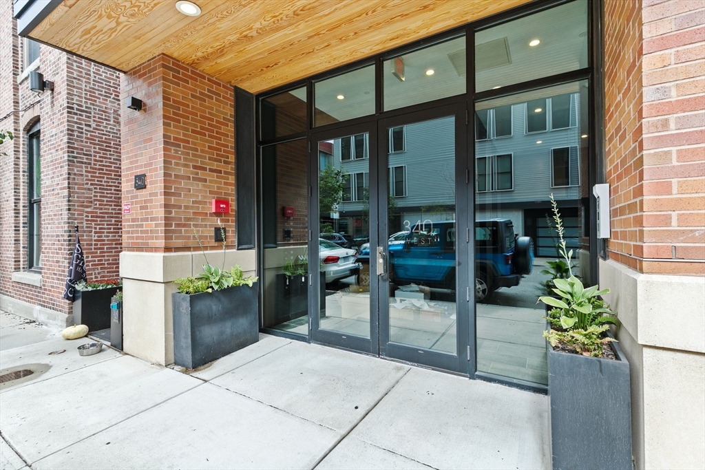 340 W 2nd St Unit: PH23
