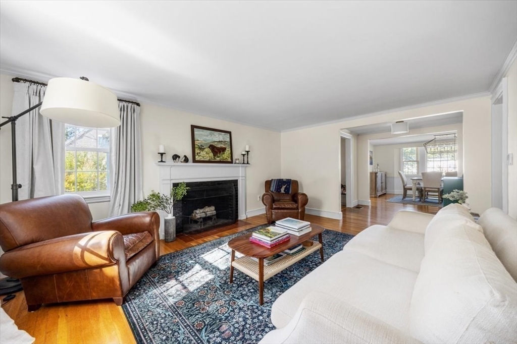 12 Merrymount Rd, Hingham