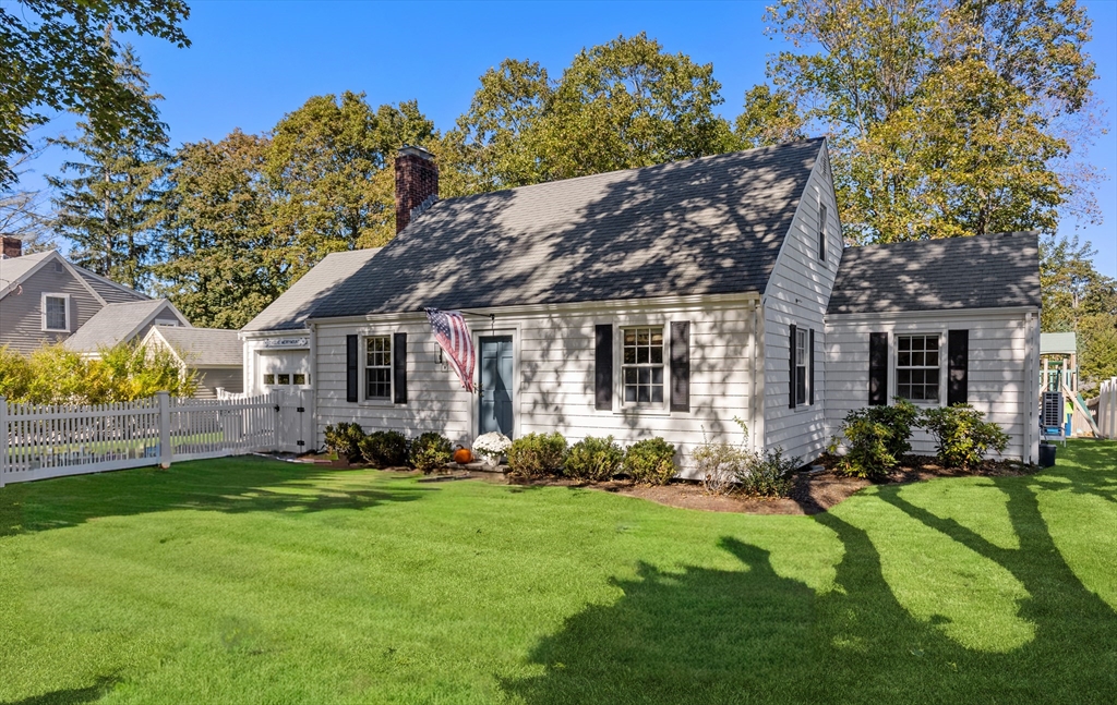 12 Merrymount Rd, Hingham