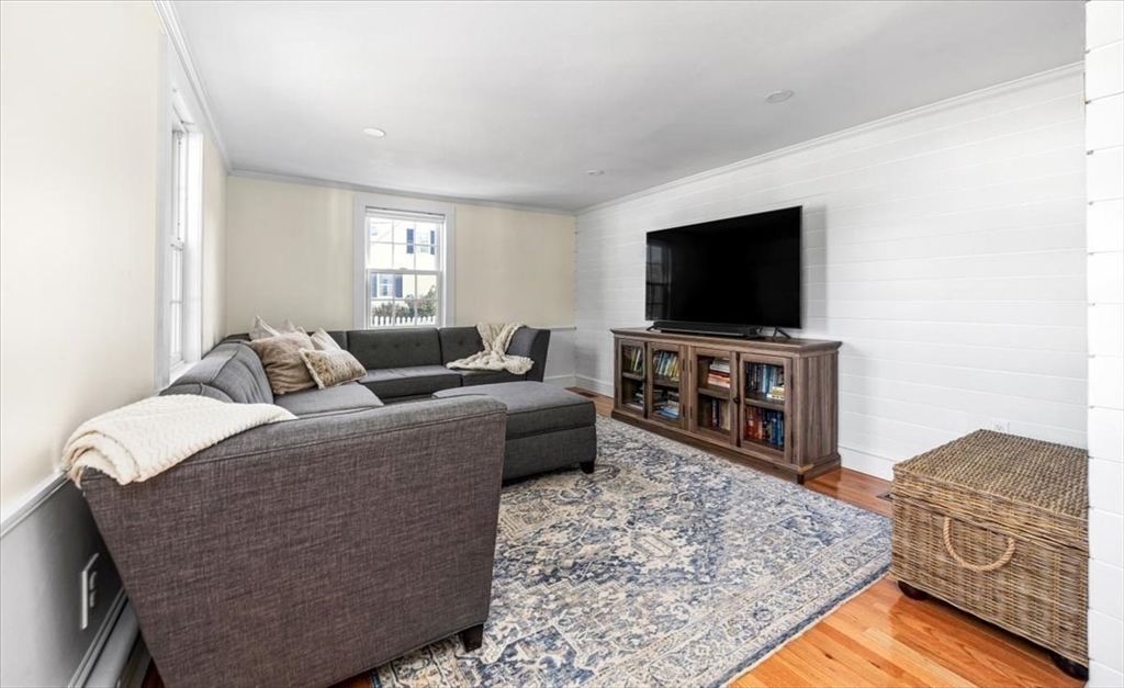 12 Merrymount Rd, Hingham