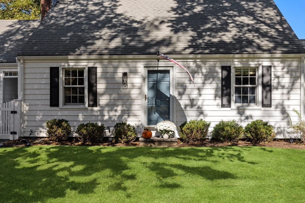 12 Merrymount Rd, Hingham