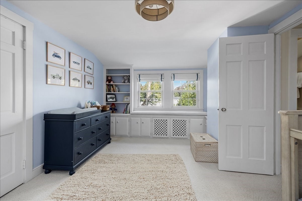 12 Merrymount Rd, Hingham