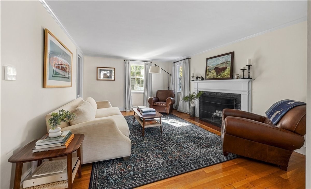 12 Merrymount Rd, Hingham