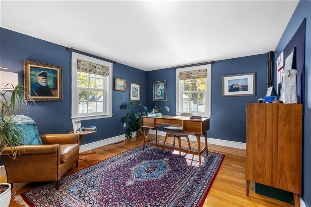 12 Merrymount Rd, Hingham