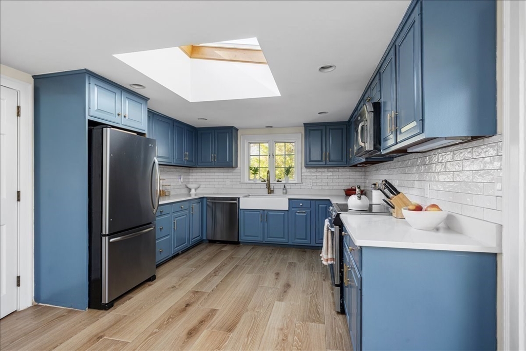 12 Merrymount Rd, Hingham