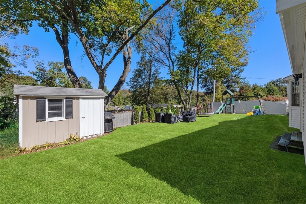 12 Merrymount Rd, Hingham