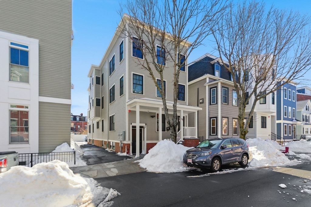 613 E 6th St # 3