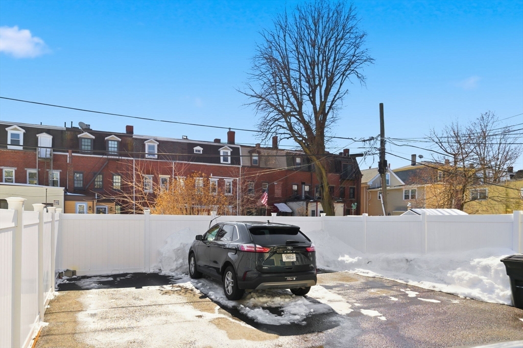 613 E 6th St # 3