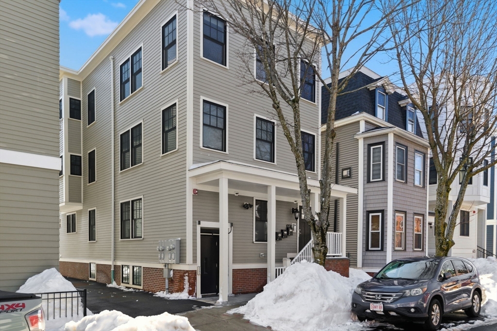 613 E 6th St # 3