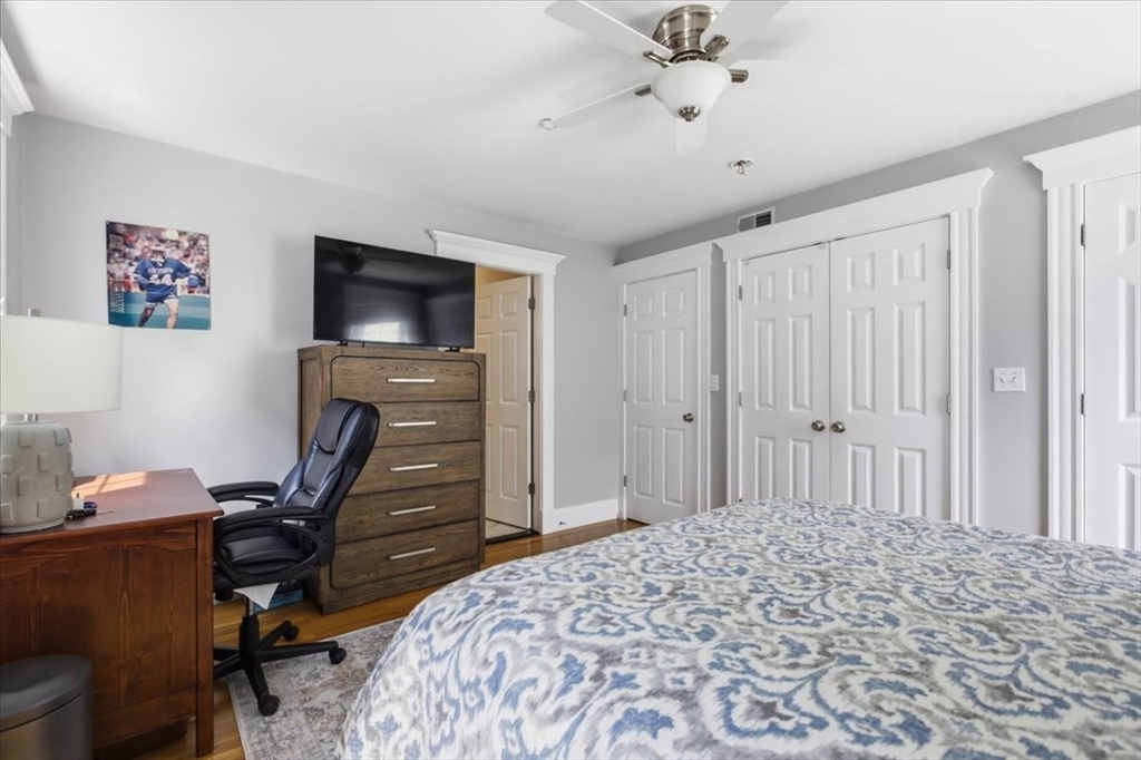 77 Baxter St # 3