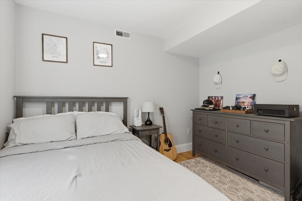 77 Baxter St # 3