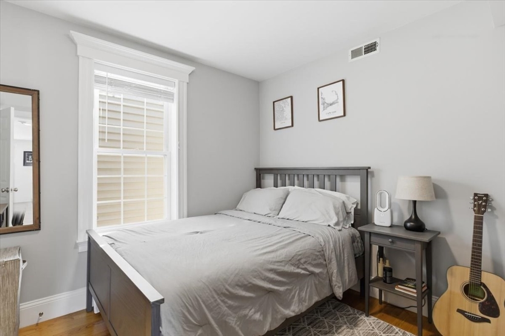 77 Baxter St # 3