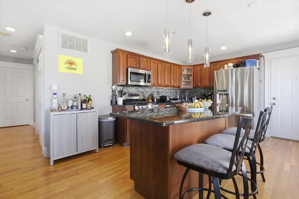77 Baxter St # 3