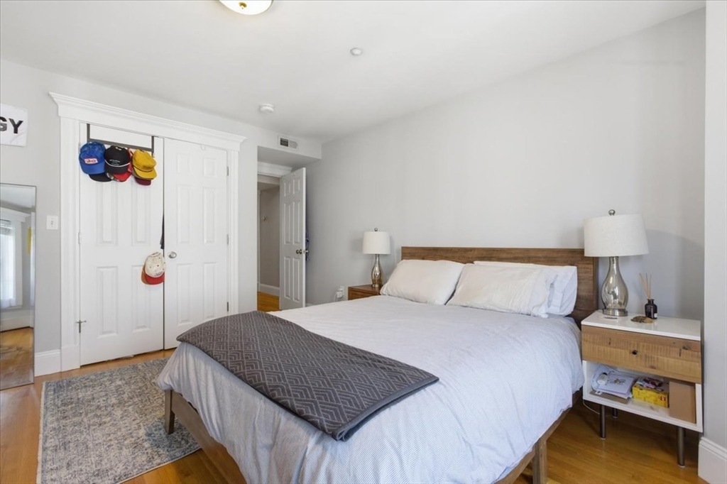 77 Baxter St # 3