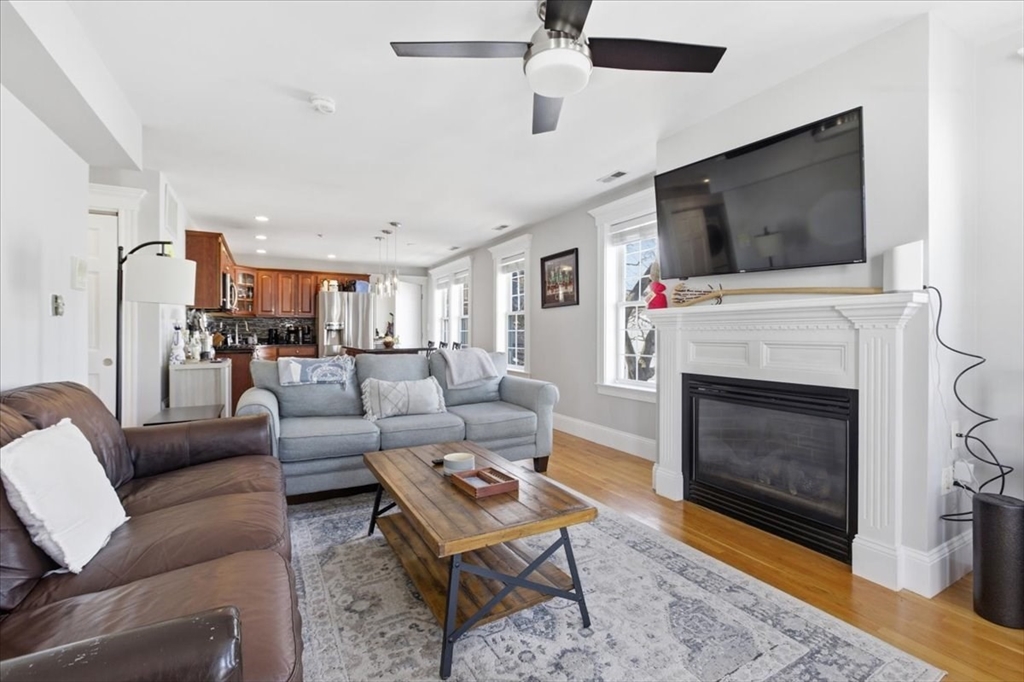 77 Baxter St # 3