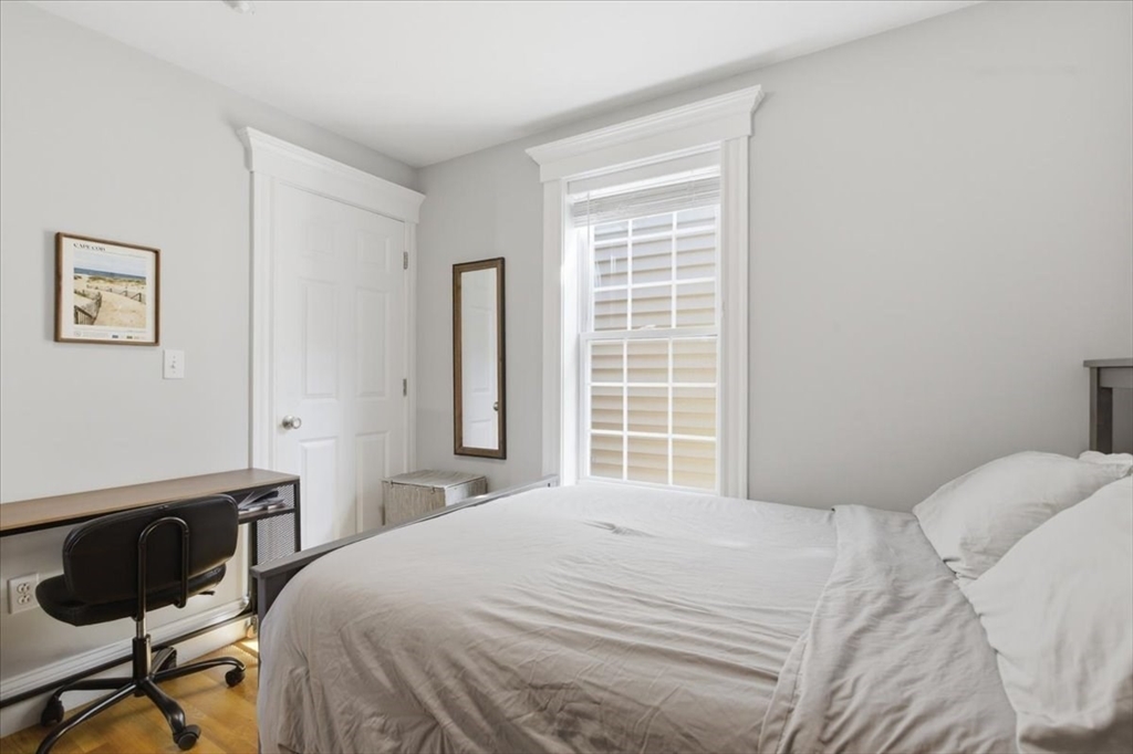 77 Baxter St # 3