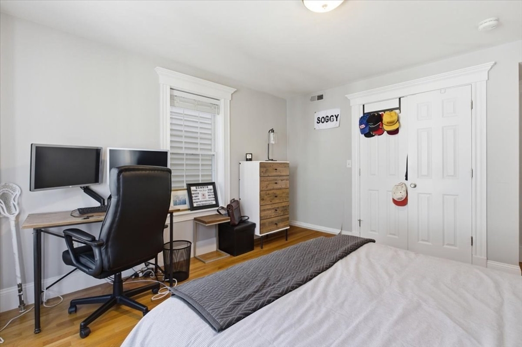 77 Baxter St # 3
