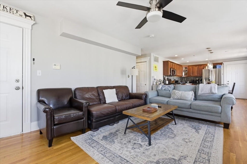 77 Baxter St # 3