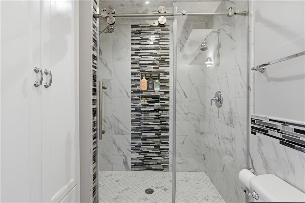 77 Baxter St # 3