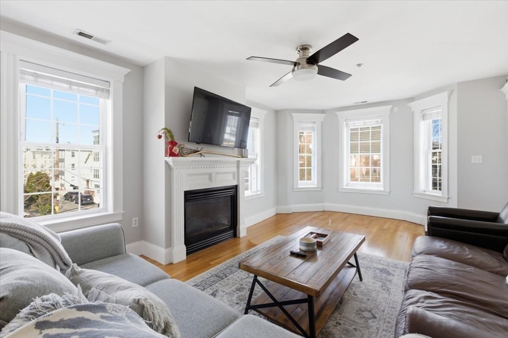 77 Baxter St # 3