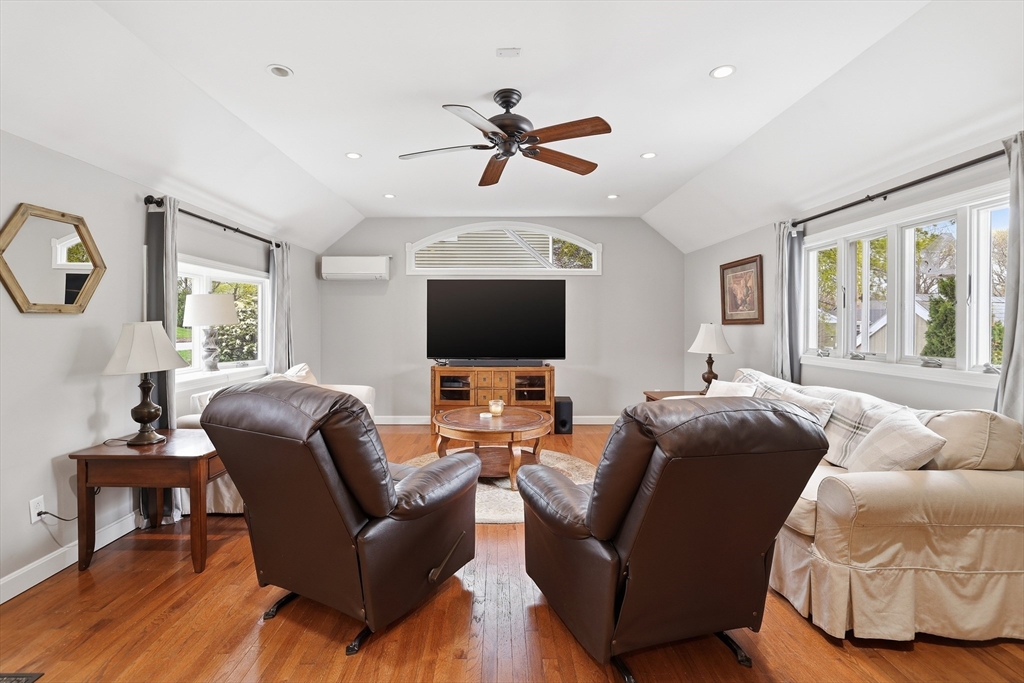 33 Julia Rd