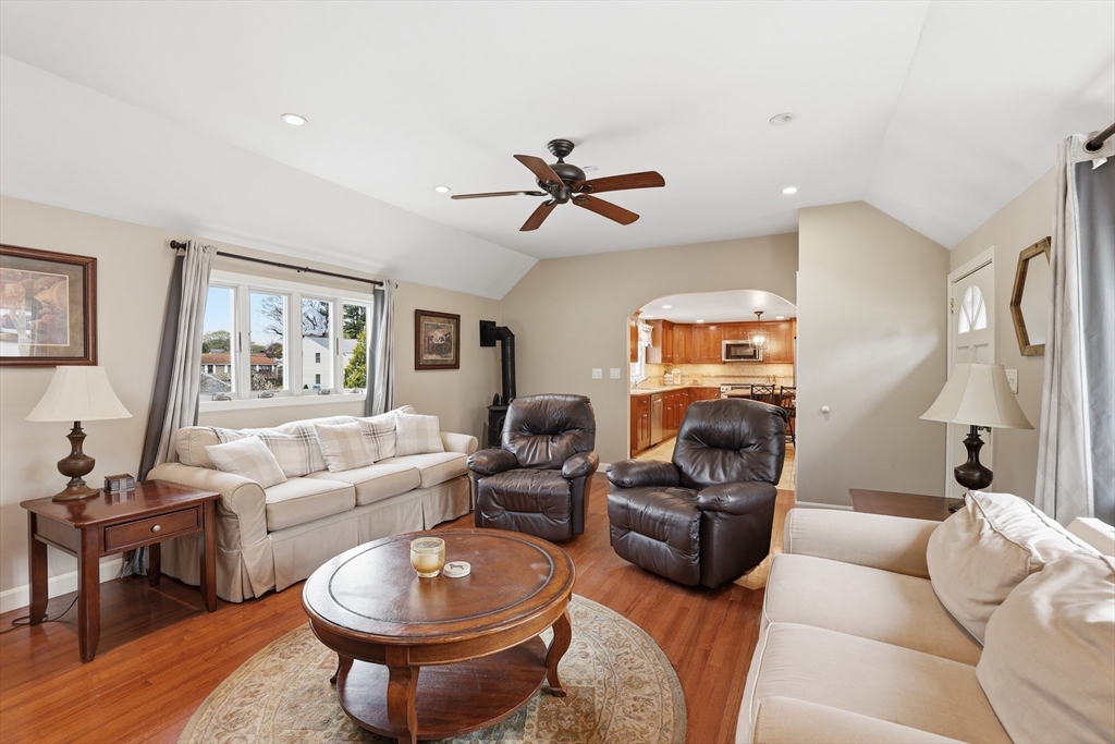 33 Julia Rd
