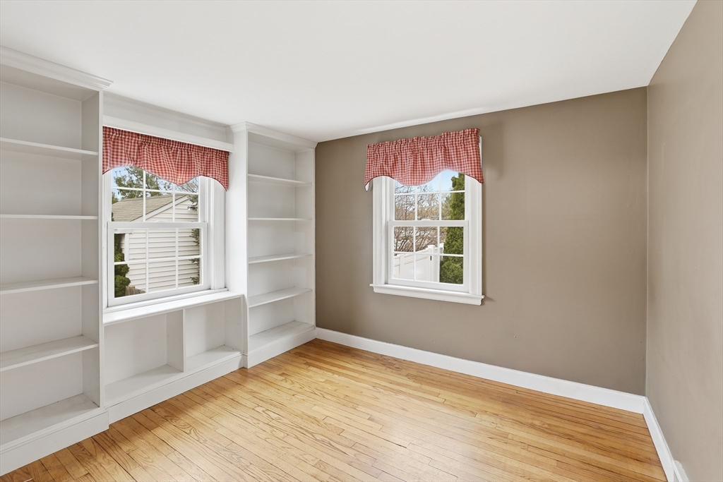 33 Julia Rd