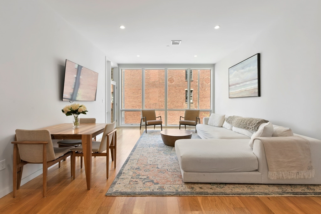 531-533 E 2nd St # 201