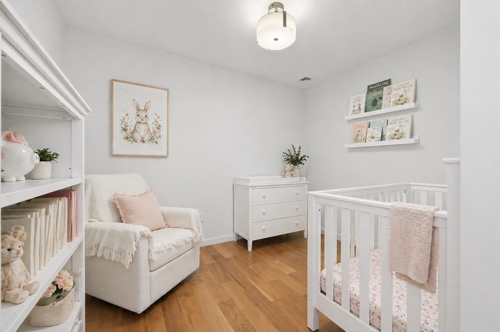 531-533 E 2nd St # 201