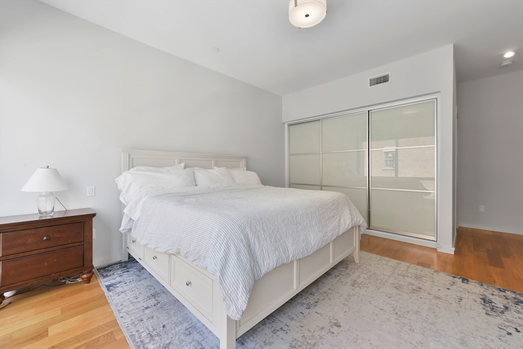 531-533 E 2nd St # 201