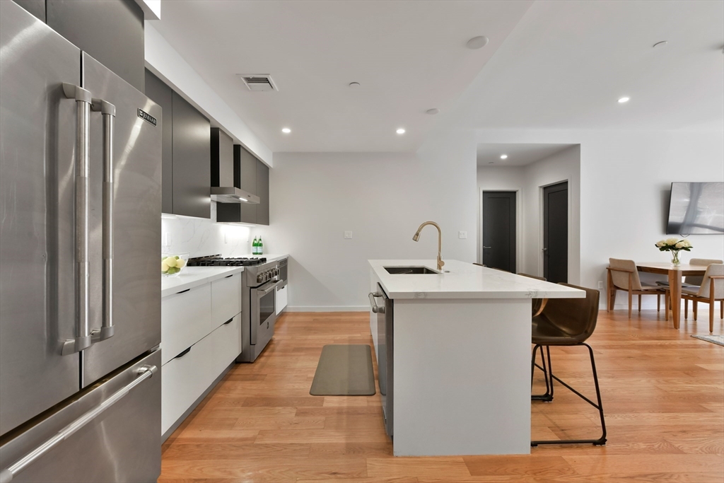 531-533 E 2nd St # 201