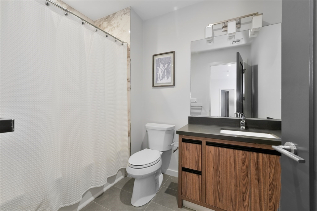 531-533 E 2nd St # 201