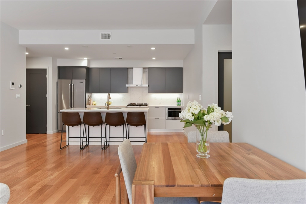 531-533 E 2nd St # 201