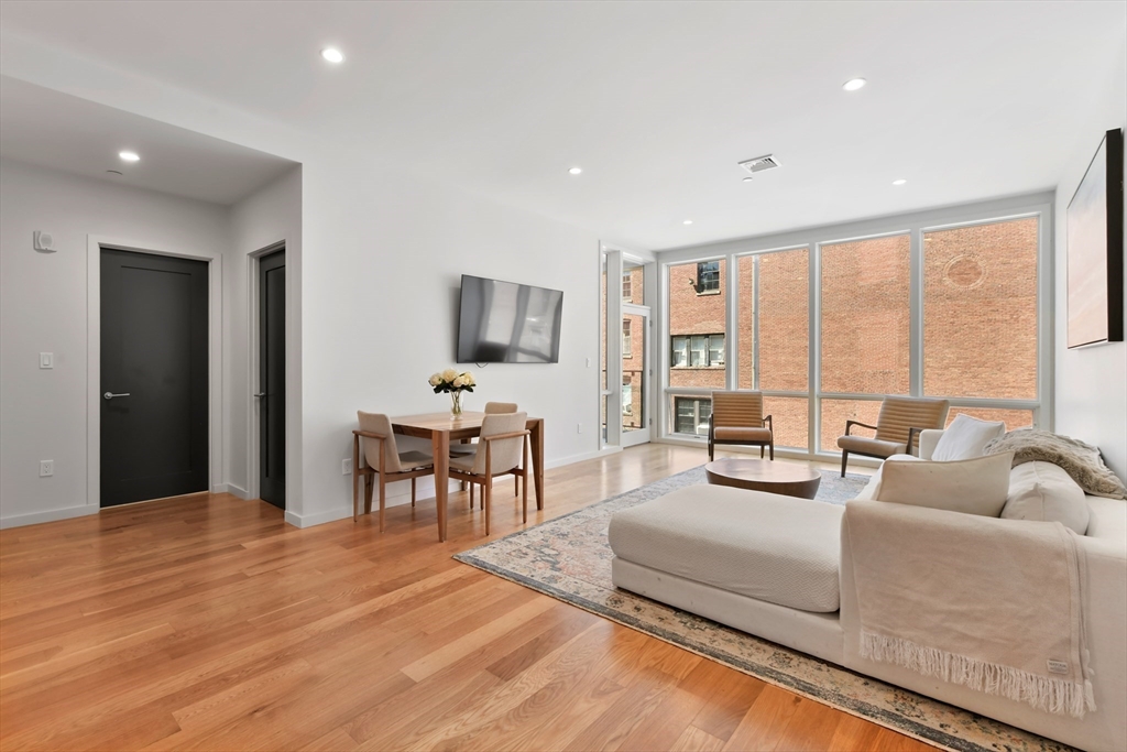 531-533 E 2nd St # 201