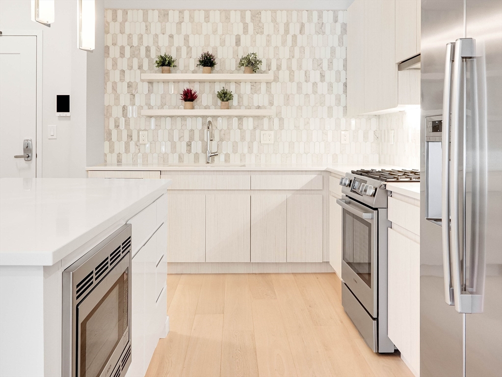 45 W 3rd St # 402
