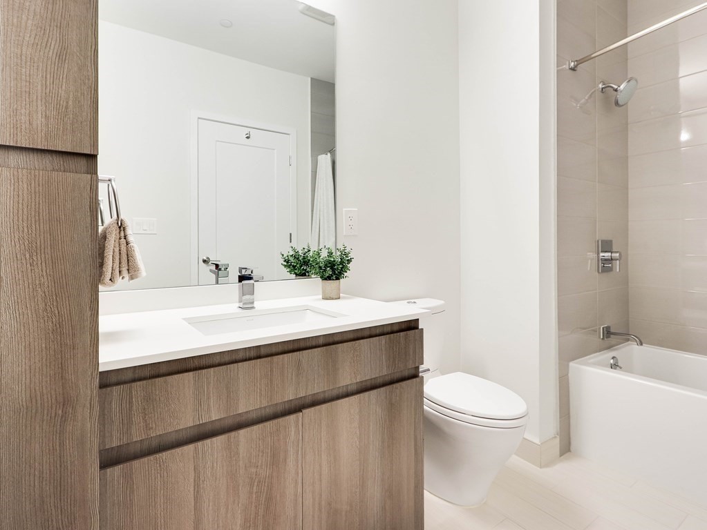 45 W 3rd St # 402